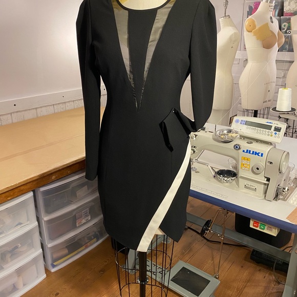 Black crepe dress . Mini-ish - Picture 3 of 6